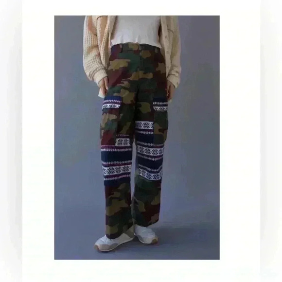 Urban outfitters cargo camo moutainer pant size 2 - Picture 1 of 6